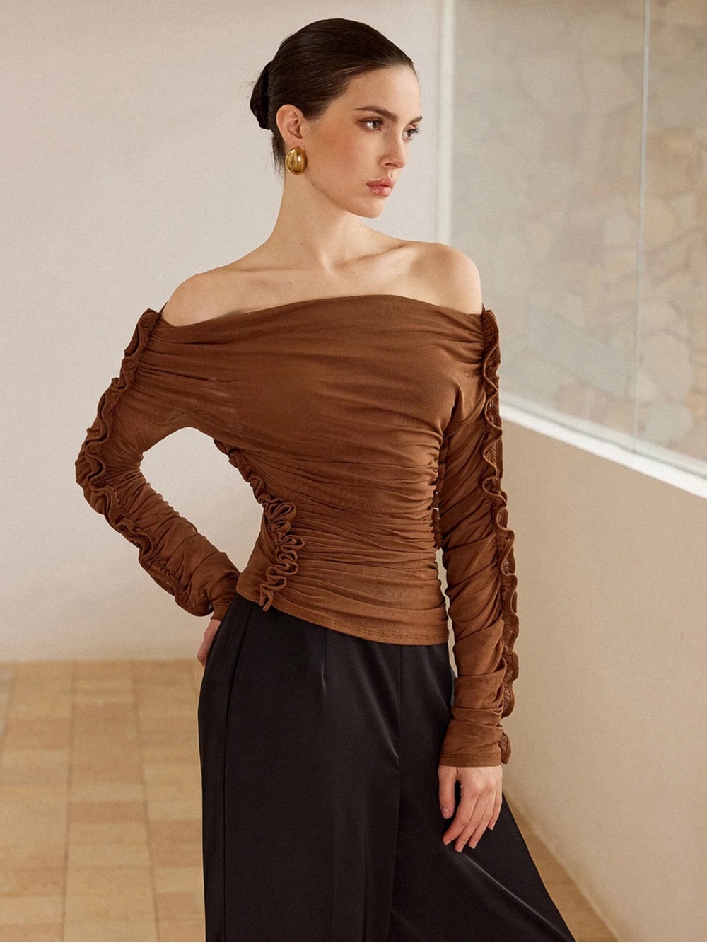 NWOT Commense Off-Shoulder Ruched Top with Ruffled Sleeves in Brown